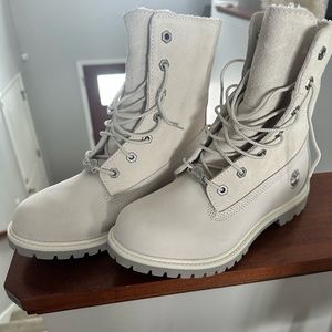 BRAND NEW women’s Timberland boots. Never worn.